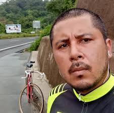 💥GIVEAWAY DE ANIVERSARIO💥 #PlazaBarberena y #Posicionarte te regalan una  linda computadora y un regalo sorpresa, para que celebres junto a nosotros  💻🥳 Cuéntanos y envíanos una foto de cómo disfrutas tus visitas