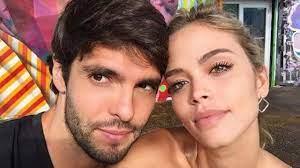 Carol dias, 21, namorada do jogador de futebol kaka, 34, também garante sofrer por causa da boa aparência. Apos Anuncio De Aposentadoria Kaka Recebe Apoio Da Namorada Carol Dias Tudo Valeu Esporte Extra Online