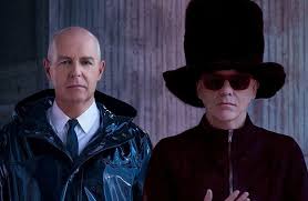 Pet shop boys are an english musical duo, formed in london in 1981 and consisting of neil tennant (main vocals, keyboards, occasional guitar) and chris lowe (keyboards, occasional vocals). Chris Lowe Von Den Pet Shop Boys In Den Menschen Des Tages 04 10 2020