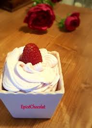 La Creme Chantilly Est Utilisee Pour Des Tas De Recettes Accompagner Les Fruits Garnir Un Gate Recette De Chantilly Creme Chantilly Recette Creme Pour Gateau