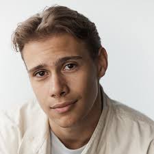 Eli Clarke's Instagram, Twitter & Facebook