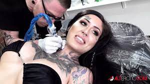 Janey Doe Got Neck Tattoo and Double Blowjob | xHamster