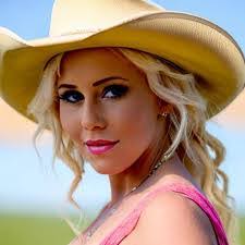 Ivy Smith's Instagram, Twitter & Facebook