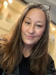 Kim Browning's Instagram, Twitter & Facebook