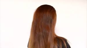 Donna bruna con i capelli ricci lunghi e lucenti. Come Fare I Boccoli Con La Piastra 11 Passaggi