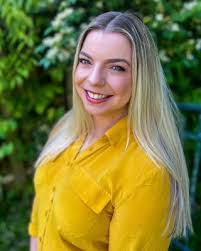 Hillary Schultz's Instagram, Twitter & Facebook