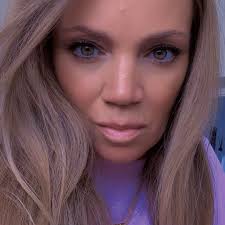 Scandalo al Grande Fratello, la bella della casa esagera durante un ballo  in salone: "Ma guardatela..." (VIDEO) ⤵️⤵️