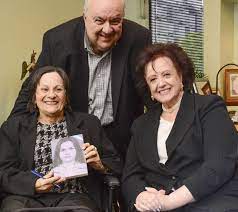 O prefeito destacou a importância dessas ações e parabenizou a daju pelas doações em prol de quem mais precisa. Rafael Greca Recebe Maria Da Penha Na Prefeitura