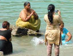 Ganges bath 