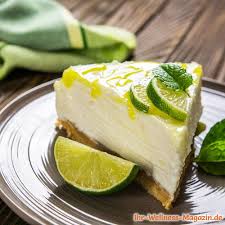 Bestreicht den abgekühlten kuchen mit der glasur und garniert die oberfläche mit kokosraspeln. Schnelle Low Carb Limetten Quarktorte Ohne Backen Rezept Ohne Zucker