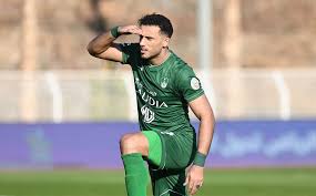عمر السومة هو لاعب كرة قدم سوري، ولد في دير الروز بسوريا في الثامن والعشرين من شهر مارس 1989 بدير الزور بسوريا، يلعب حاليًا في نادي الأهلي السعودي والمنتخب السوري لكرة القدم، ويعد من أفضل المهاجمين في الدوريات العربية لامتلاكه مهارات تهديفية عالية سواء الركلات. Ø§Ù„Ø³ÙˆÙ…Ø© Ù„Ø§Ø¹Ø¨ Ø§Ù„Ø£Ù‡Ù„ÙŠ Ø§Ù„Ø³Ø¹ÙˆØ¯ÙŠ ÙŠÙ‡Ø¯ÙŠ Ø£Ù‡Ø¯Ø§ÙÙ‡ Ø§Ù„Ø«Ù„Ø§Ø«Ø© ÙÙŠ Ø´Ø¨Ø§Ùƒ Ø§Ù„Ø¹ÙŠÙ† Ù„ÙˆØ§Ù„Ø¯Ù‡ Ø¨ÙˆØ§Ø¨Ø© Ø§Ù„Ø´Ø±ÙˆÙ‚ Ù†Ø³Ø®Ø© Ø§Ù„Ù…ÙˆØ¨Ø§ÙŠÙ„