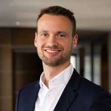 Yesterday marked my farewell from Roland Berger, a fantastic place to dive  into the world of strategy consulting! 💼 From brainstorming sessions that  sparked creative ideas (such as developing a…