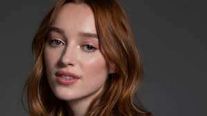 Phoebe Dynevor to Lead 'The Outlaws Scarlett & Browne' at Amazon
