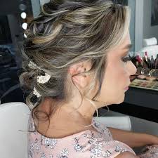 Boda de plata de @luluve100 . Un honor volver a peinarte para este día  especial. Por muchos años más Bendiciones...... #peinadosdeboda  #peinadosbonitos #maquillaje #peinadosrecogidos #gloriamarin #hairnovias