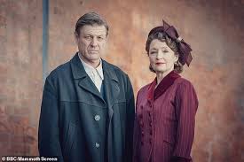 Lesley Manville Men Mum Megastardom And Me Express Digest