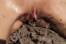 Bee Sting Pussy Torture - Cumception