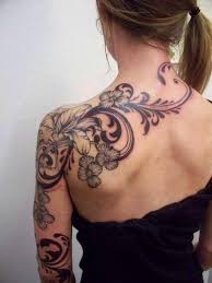 Blumenranken Tattoo 20 Schone Vorlagen Fur Diverse Korperstellen Blumenranken Tattoo Tattoos Frauen Schone Tatowierungen