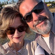 How does everyone organize small groups of students who want to have lunch  bunches? How do you keep track? Or schedule?