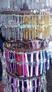 Tulsi bag is famous for jewelry, household items, puja saman, clothing. Tulsi Baug Pune Ladies Street Shopping Market Best Buy Rs 10