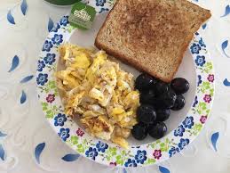 Saat diet, makan pagi sangatlah dianjurkan. Tips Kurus Cara Mudah Sihat