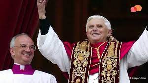 Zum einzig rechtmäßigen papst gewählt. 10 Jahre Wahl Benedikt Xvi Ein Papst Aus Bayern Youtube