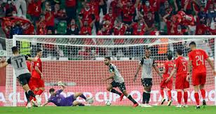 سيواجه البايرن فريق الأهلي المصري والفائز بلقب دوري أبطال إفريقيا بعد تغلبه على فريق الدحيل القطري في كأس العالم للأندية. Mmj0ikfuhywbmm