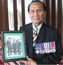 Agi idup agi ngelaban berada di facebook. Farewell Soldier Agi Idup Agi Ngelaban In Memory Of Awang Anak Raweng The Fearless Iban Warrior And Communist Slayer Who Was Awarded The George Cross By Britain But Whom Malaysia Forgot Rebuilding
