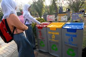 Original posted by artomo► harus ada tong sampah khusus. Wali Kota Ancam Cabut Izin Usaha Toko Tanpa Tong Sampah