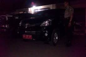 1.garasi model sweden bricks model 1 banding 2. Mobil Dibobol Saat Diparkir Depan Rumah Wakil Wali Kota