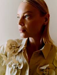 Modern femininity for women online