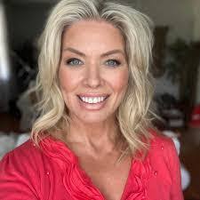 Deirdre Hewitt's Instagram, Twitter & Facebook