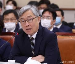 Jun 18, 2021 · 최재형 관련주 기업 실적 및 기업 개요를 알아보도록 하겠습니다. ê²€ì°° ì§ê¶Œë‚¨ìš© ìµœìž¬í˜• ê°ì‚¬ì›ìž¥ ê³ ë°œì‚¬ê±´ ì°¸ê³ ì¸ ì¡°ì‚¬ ë¨¸ë‹ˆíˆ¬ë°ì´