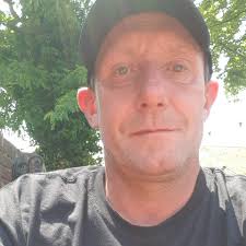 We would really appreciate any advice with finding a place to stop over for  the night. Ideally a pub with a car park would be great 👍 We will be  traveling down