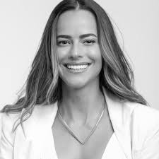 Monique Mota's Instagram, Twitter & Facebook