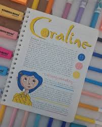 Otro sketch this de personaje de un libro y como coraline es basado de un libro no lo pensé dos veces y lo hice ewe lo tengo de hace dos dias porque me enredaba con el fondo, no sabia que hacer :v. Apunte Sobre Coraline Y La Puerta Secreta Libreta De Apuntes Tutorial De Letras Titulos Bonitos Para Apuntes