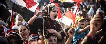 طالب المتظاهرون برحيل الرئيس محمد مرسي، الذي أمضى عامًا واحدًا في الحكم. 30 ÙŠÙˆÙ†ÙŠÙˆ Ù…ØµØ± Ø¥Ù„Ù‰ Ø£ÙŠÙ† Ø§Ù„Ø¢Ø¯Ø§Ø¨