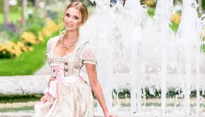 Brautdirndl hochzeitsdirndl von allen top herstellern direkt ab lager zum verlieben, hier beim das hochzeitsdirndl erlaubt es seiner trägerin ihrer phantasie freien lauf zu lassen, denn es gibt keine. Hochzeitsdirndl Brautdirndl In Weiss Creme Ecru Midi Lang