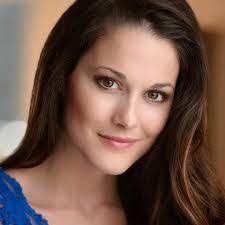 Elisabeth Cross's Instagram, Twitter & Facebook