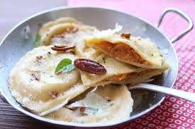 Raviolis Maison Au Potimarron Chevre Et Noix De Pecan Royal Chill Blog Cuisine Voyage Et Photographie En 2020 Recettes De Cuisine Cuisine Recette Potimarron