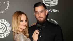 Februar 1979 in newport (rhode island); American Pie Star Mena Suvari Ist Erstmals Mama Geworden Promiflash De