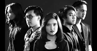 Ayu ratna memutuskan untuk berkarier solo di jepang sebagai bentuk karier internasionalnya. Aiu Ratna Ex Garasi Jadi Vocalis Killing Me Inside