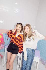 El 20 de enero de 2019, fue revelada, junto a las demás integrantes, que sería parte del grupo de chicas rookie de jyp entertainment, itzy. Ryeji Itzy Wiki Fandom