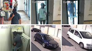È caccia alla banda che fugge nelle fogne. Rapina In Banca Alla Filiale Credem Di Trapani Tre Arresti Fra Palermo E Misilmeri Foto Video Blogsicilia Ultime Notizie Dalla Sicilia