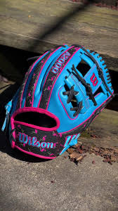Flamingo weather this March 🦩 Wilson March Glove of the Month 11.5 1786  #baseball #baseballboys #foryoupage #wilson #mizuno #rawlingssports #easton  #marucci #Demarini #softball #baseballglove ...