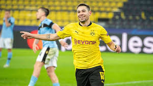 Lucien favre zeigt sich zufrieden mit seinem team. U 6wpoy6pkrm