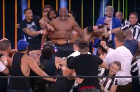 Watch mike tyson vs roy jones jr press conference live stream. Video Belum Juga Berduel Mike Tyson Sudah Gigit Telinga Roy Jones Jr Bolasport Com