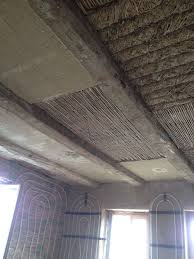 Okologische Innendammung Und Lehmverputzung Fur Wande Und Decken Im Innenbereich Reet Und Hanfschaben Als Innendammung Reetplatten Als P Lehmputz Wandheizung