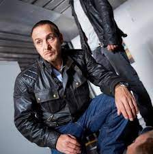 Senior inspector christoph ''chris'' ritter, played by gideon burkhardt, was the fifth assistant of semir gerkhan. Semir Gerkhan Home Facebook