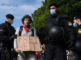 Hetzelfde geldt voor de inzet van wijkagenten, of andere accenten die in het politiewerk worden een heel bijzonder jaar dat voor altijd herinnerd zal worden. Geen Dwang Maar Vrijheid En Ander Coronaprotest In Duitse Steden Nos