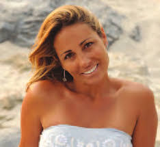 Holly Demott's Instagram, Twitter & Facebook